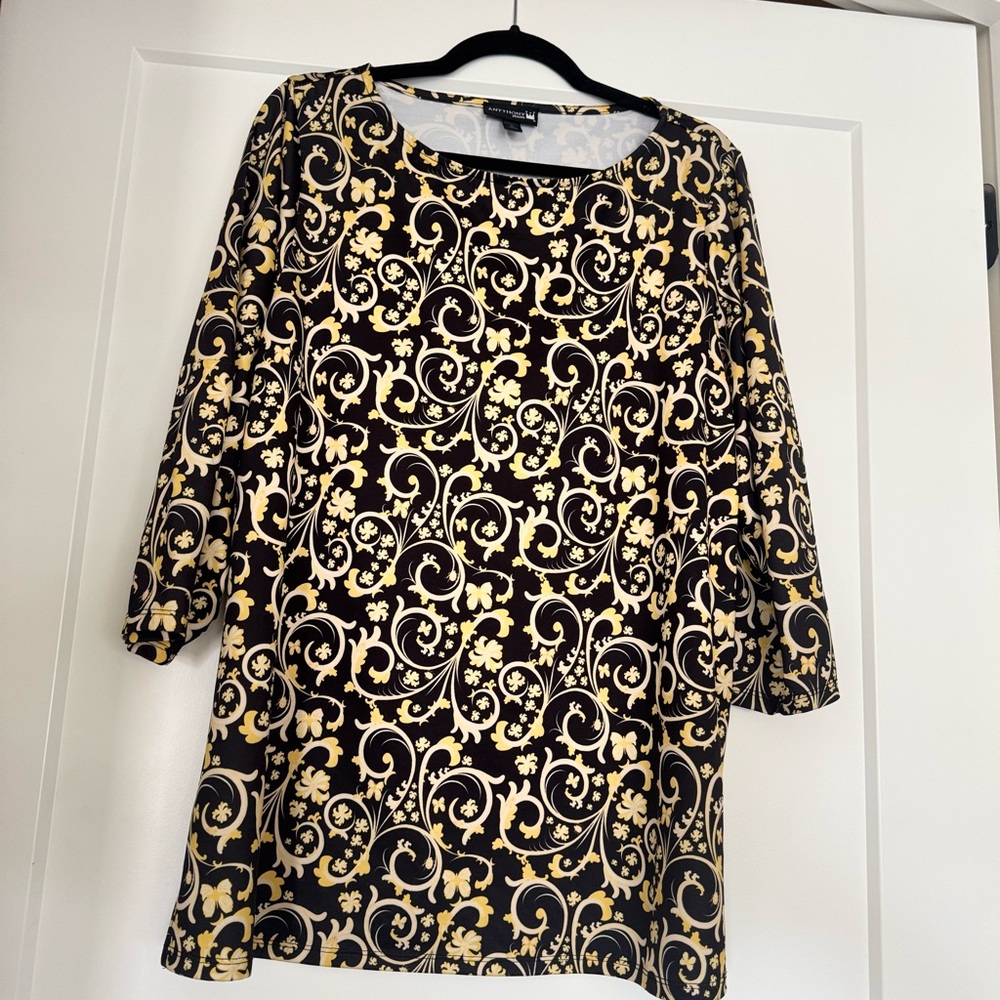 Antthony Black and Gold Patterned Tunic